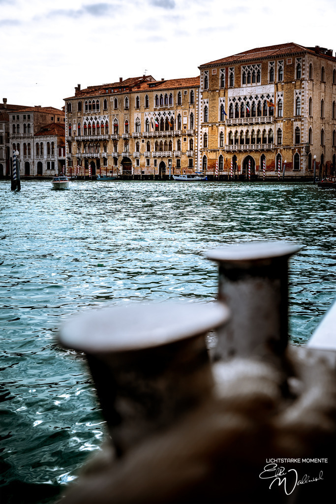20220311-141329 ITALIEN-Venedig_163-1 Kopie | Herzlich willkommen auf meiner Seite! Ich bin Elke Wallnisch, Deine Fotografin für lichtstarke Momente. Der Name steht für alles, was mich mit der Fotografie verbindet: Das Licht und seine machtvolle Wirkung auf eine Situation oder unsere Stimmung - Realisiert mit Pictrs.com