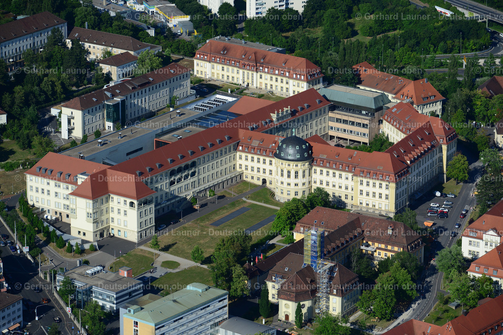 3702205 | Universitätsklinikum Würzburg, ein Klinikum der Medizinischen Fakultät der Julius-Maximilians-Universität Würzburg und ein Krankenhaus der Maximalversorgung.
