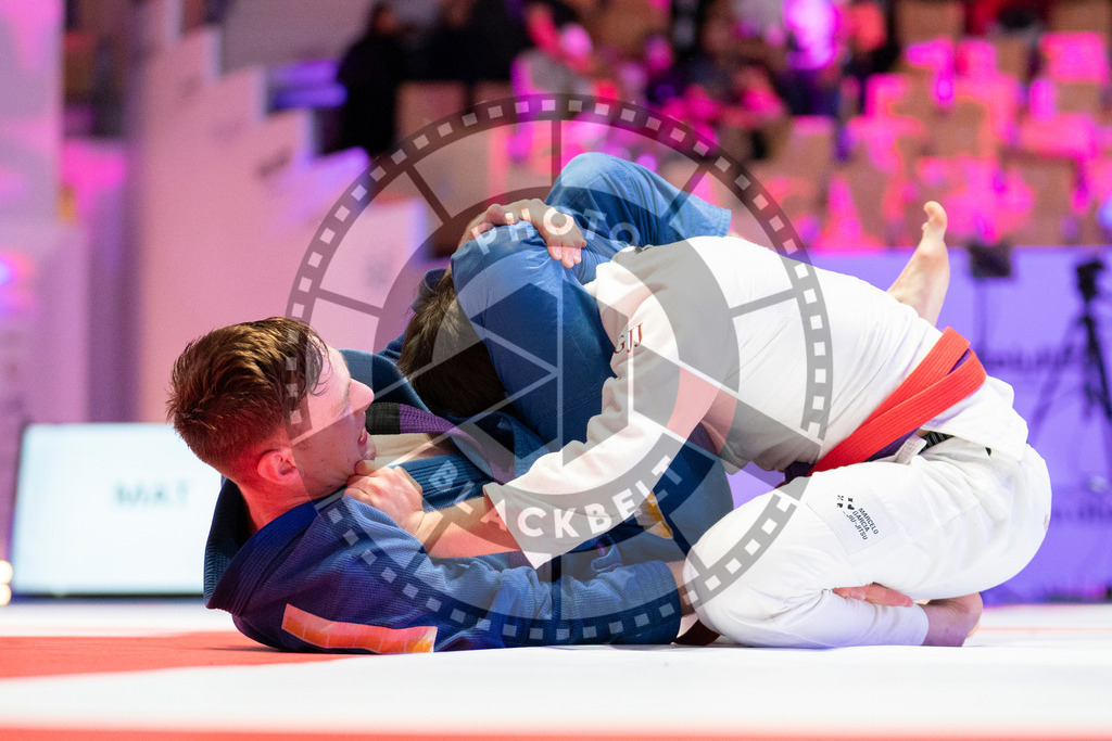 20231109PBB6533 | Fighters compete during the AJP World Professional Championship in the Mubadala Arena in Abu Dhabi, Arab United Emirates, on November 9, 2023.