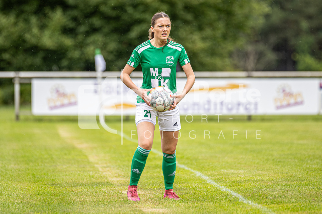Union Bevensen Frauen - Niebuhr_ Theda (Einwurf) vs Fortuna Celle BP 030825 dlP | immodelaporte-sportfotos - Realisiert mit Pictrs.com