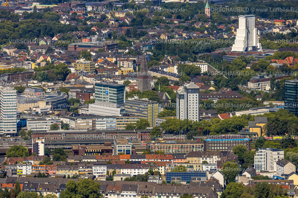 Bochum240816408 | Luftbild, Hbf Hauptbahnhof mit City, Mercure Hotel Bochum City Doppeltürme Twin Tower, Propsteikirche St. Peter und Paul mit Kirchturm Baugerüst, hinten Deutsches Bergbau-Museum Bochum, Baustelle und Renovierung des verhüllten Förderturms am Europaplatz, Wahrzeichen und Sehenswürdigkeit, Grumme, Bochum, Ruhrgebiet, Nordrhein-Westfalen, Deutschland