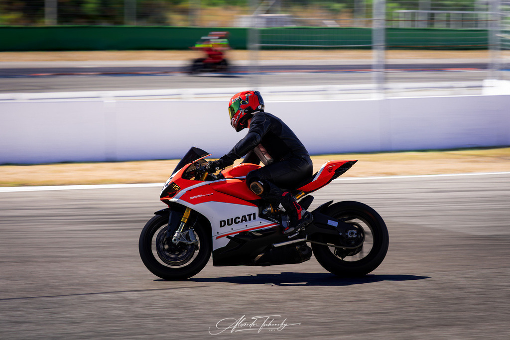 Ducati Trackday Hockenheimring 2026 | Entdecken Sie die faszinierende Welt von Alexander Tschuncky Arts: Kreative Fotografie, atemberaubende Automobilkunst und hochwertiger Bilderdruck. Lassen Sie sich inspirieren! - Realisiert mit Pictrs.com