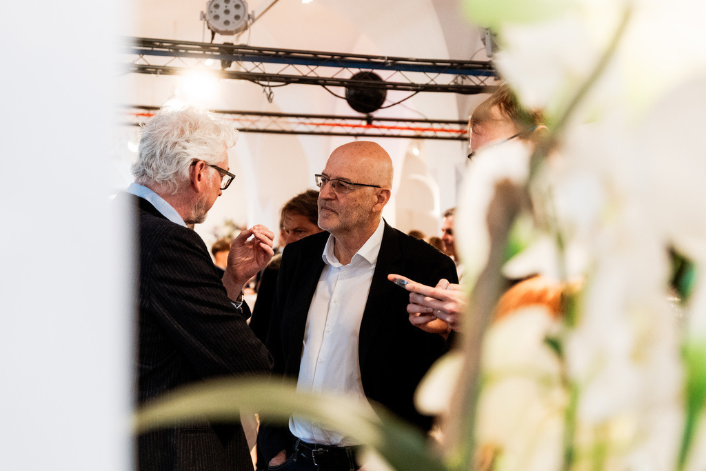 SR502644 | Media Hub Simon Reisinger - Realisiert mit Pictrs.com