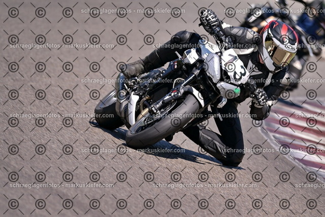 26bt05-1158 | markuskiefer.com - Realisiert mit Pictrs.com