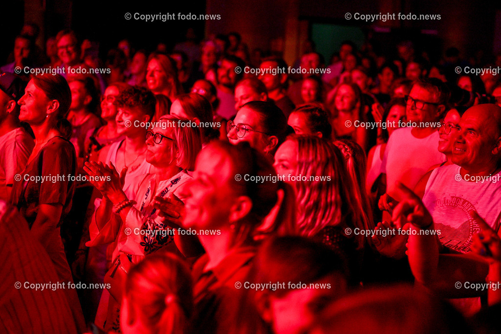 Posthof_ Julian le Play_ Open Air Konzert_ 25.08.2023-7 | 25.08.2023, Linz, AUT, Posthof, Open Air Konzert, im Bild Julian le Play (oesterreichischer Pop-Saenger, Songwriter), Rauschen Tour