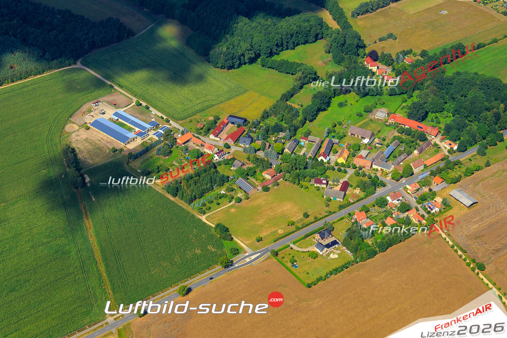 Die Luftaufnahme Giessmannsdorf -  wurde vom UL-Flugzeug (keine Drohne) aus fotografiert.Hohe Druck- Auflösung-die Geschenkidee!