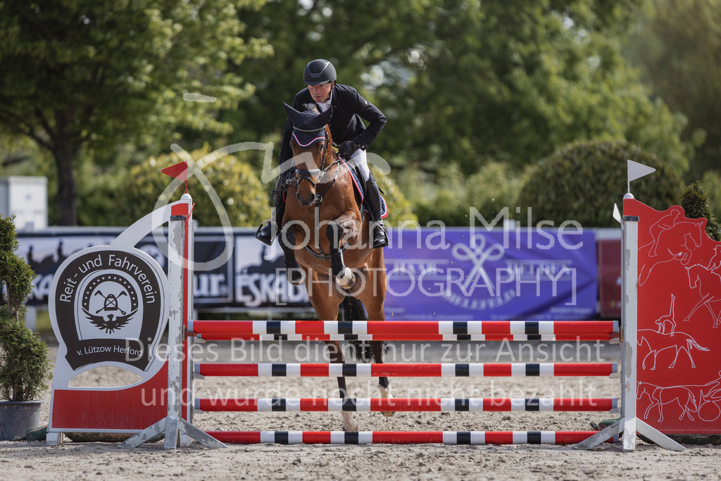 230518_MayDays_SprPf-A-108 | Deine schönsten Turniermomente als professionelle Fotos! Entdecke hochwertige Pferdesport-Fotografie im Online-Shop. Jetzt Fotos finden & bestellen!