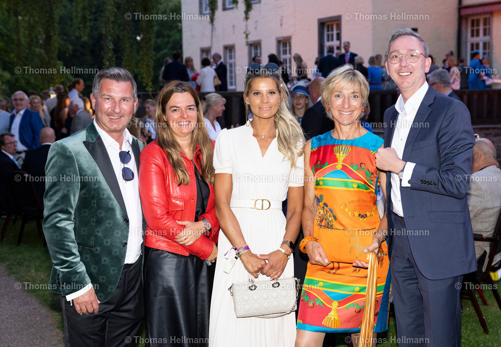 TH_Schlossempfang_8969 | Longines Balve Optimum 2023 am 09.06.23 in Balve, Schloss Wocklum, Thomas Hellmann, Schlossempfang
