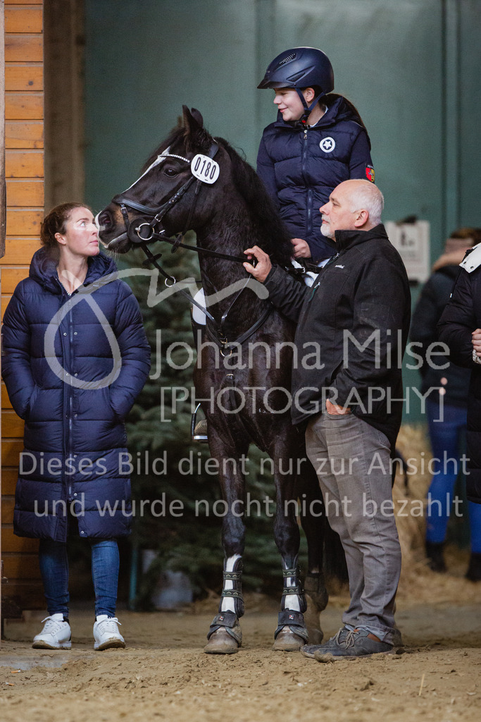 221127_Winterfestival_L-Spr_HPTTY-239 | Deine schönsten Turniermomente als professionelle Fotos! Entdecke hochwertige Pferdesport-Fotografie im Online-Shop. Jetzt Fotos finden & bestellen!