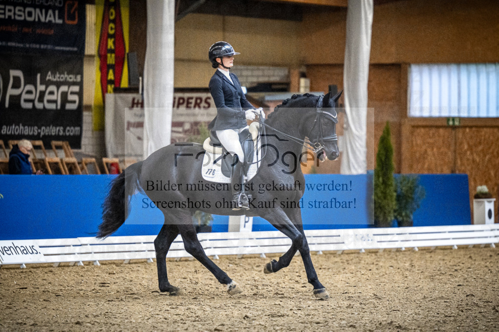 DOS_2476 | Entdecke hochwertige Reitturnierfotos von Foto Oger. Professionell, emotional und authentisch – jetzt Lieblingsmomente im Shop bestellen.Deutschlandweite Turnierfotografie. - Realisiert mit Pictrs.com