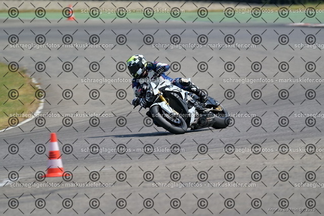 25bt04-1704 | markuskiefer.com - Realisiert mit Pictrs.com
