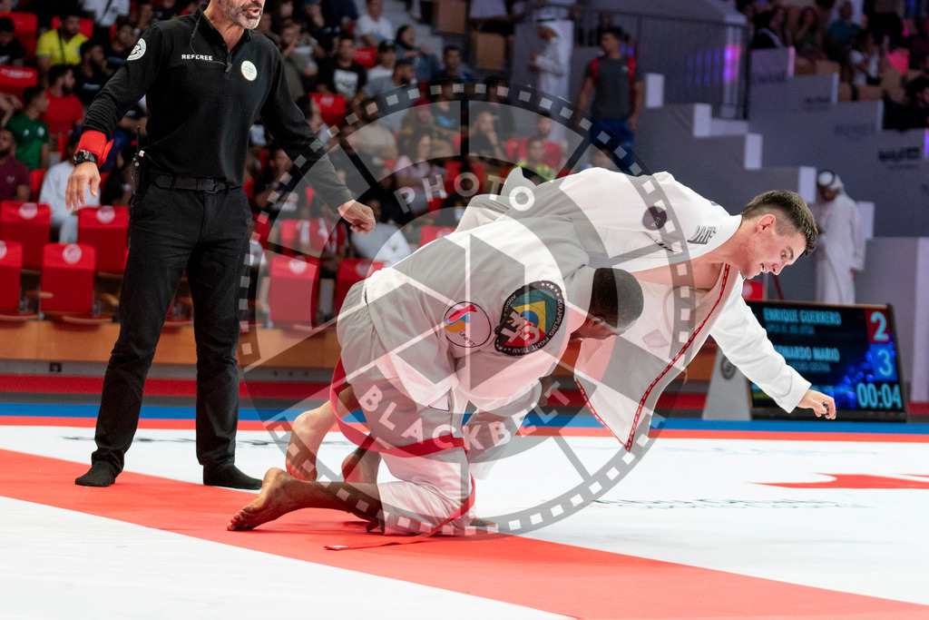 20231109PBB4785 | Fighters compete during the AJP World Professional Championship in the Mubadala Arena in Abu Dhabi, Arab United Emirates, on November 9, 2023.