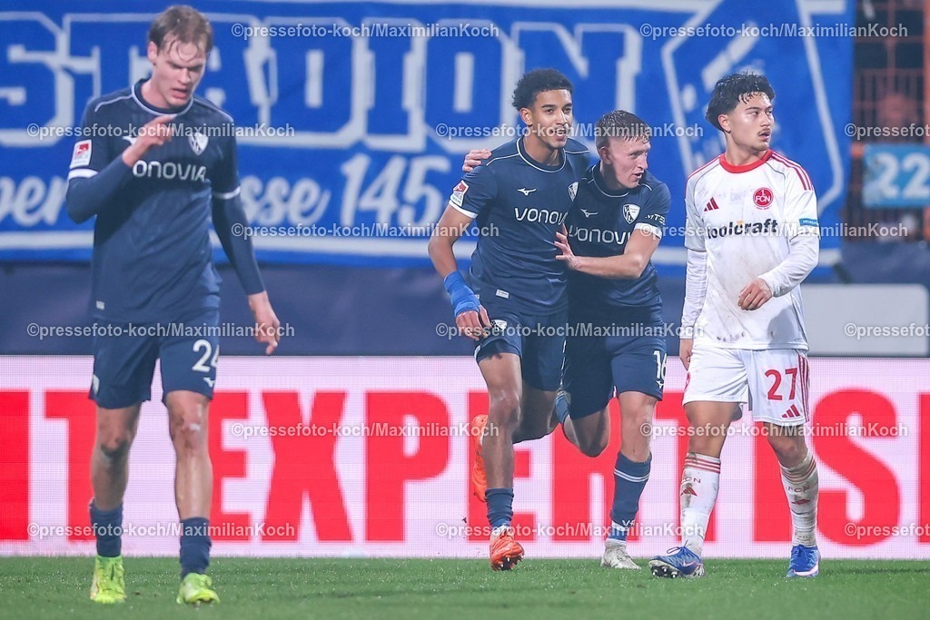 BOC20022601085 | 20.02.2026, Fußball, VfL Bochum - 1. FC Nürnberg, 2. Fußball Bundesliga, 23. Spieltag, Vonovia Ruhrstadion, Saison 2025 2026: Torjubel nach dem Elfmeter Treffer Tor zum 1:1 durch Torschütze Francis Onyeka&nbsp;(VfL Bochum #21) zusammen mit  Callum Marshall (VfL Bochum #16)  DFB regulations prohibit any use of photographs as image sequences and or quasi-video.