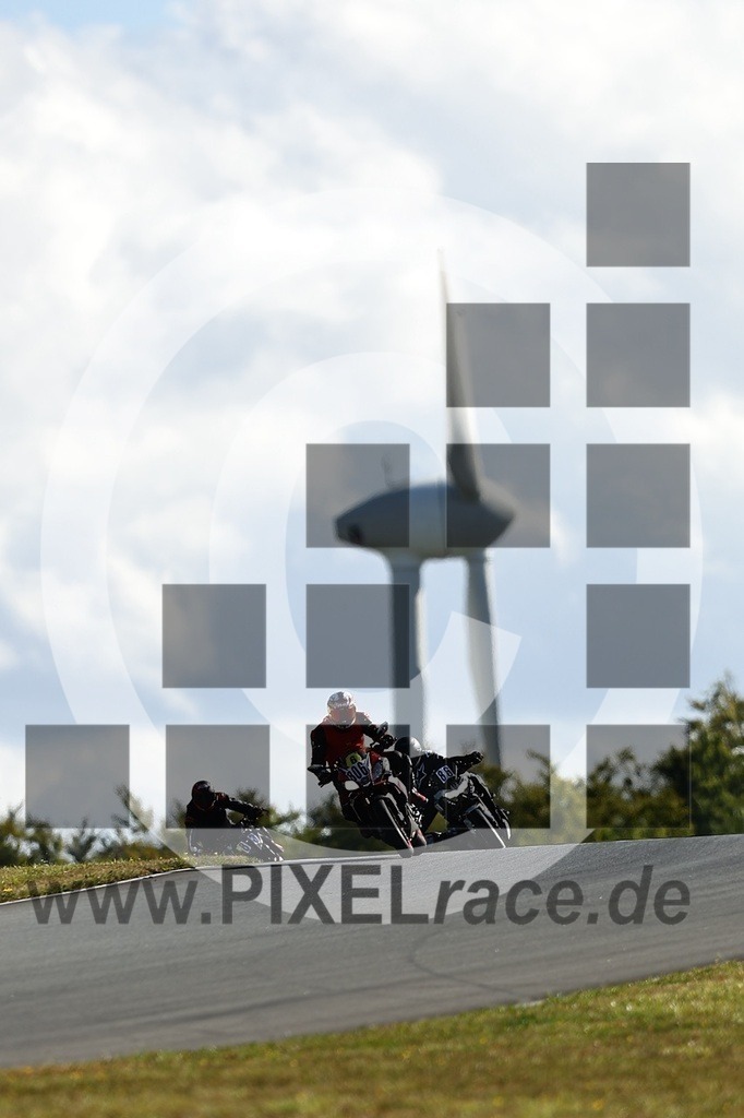 0086-20250915_01259 | Schöne Erinnerungen an spannende Momente - das festzuhalten ist unser Job. PIXELrace.de ist seit 2003 auf den Rennstrecken Europas unterwegs um die Action draußen beim Fahren und die wunderbare Stimmung imm Fahrerlager für euch einzufangen.