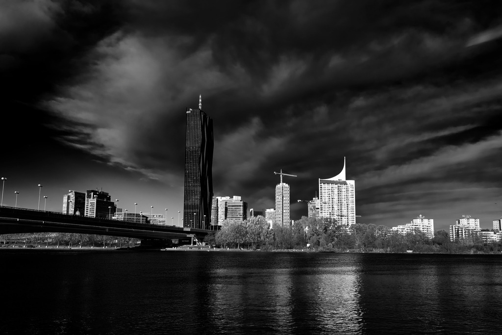 Blick auf die Donaucity | Wien, Austria - November 07, 2021: Blick auf die Donaucity. - Realisiert mit Pictrs.com