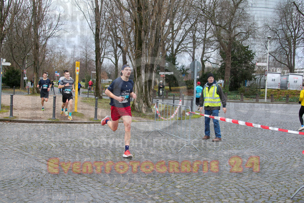 231231_1013_EV4_8134 | Sportfotografie im Rhein-Sieg Kreis, Köln, Bonn, NRW, Rheinland Pfalz, Hessen, etc. Unser Tätigkeitsfeld umfasst den Laufsport vom Volkslauf über den Marathon, Duathlon, Triathon bis zum Ultralauf wie Kölnpfad Ultra oder Schindertrail.