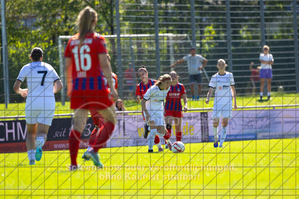 20260906_122327_0246_(c)_by_PhotoPeet | #,1.FC Donzdorf (weiß) vs. 1.FC Heidenheim 1846 (rot), Fußball, Frauen-Verbandspokal Gruppe 2, 2. Runde, Saison 2026/2027, Rasenplatz Lautertal Stadion, Süßener Straße 16, 73072 Donzdorf, 06.09.2026 - 11:00 Uhr,Foto: PhotoPeet / Sport- &amp; Eventfotografie / Peter Harich