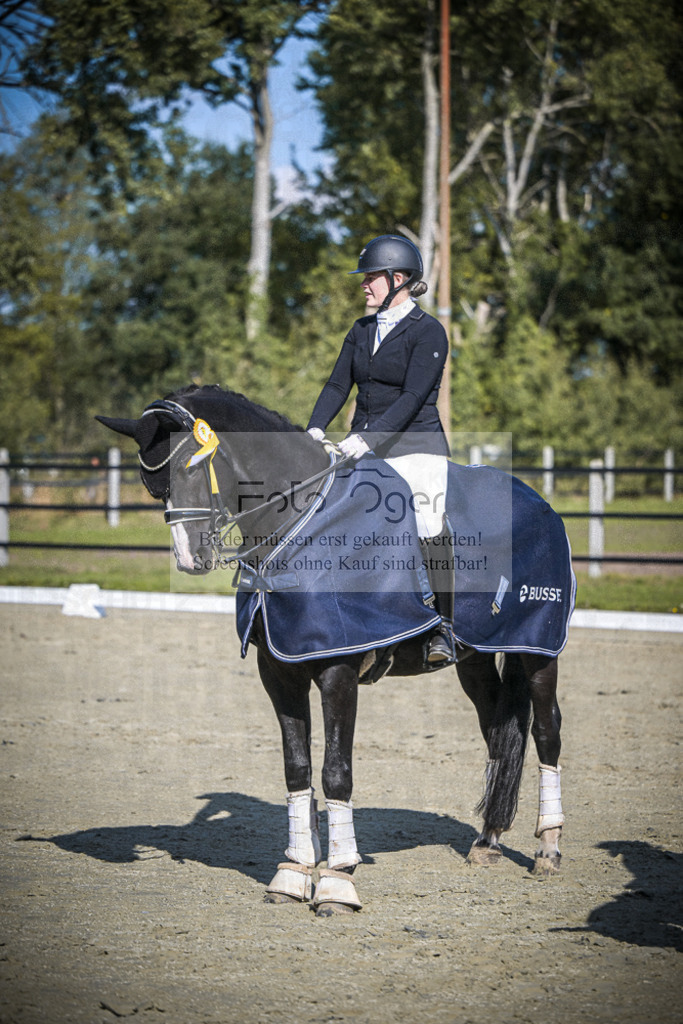 DOS_0031 | Entdecke hochwertige Reitturnierfotos von Foto Oger. Professionell, emotional und authentisch – jetzt Lieblingsmomente im Shop bestellen.Deutschlandweite Turnierfotografie. - Realisiert mit Pictrs.com