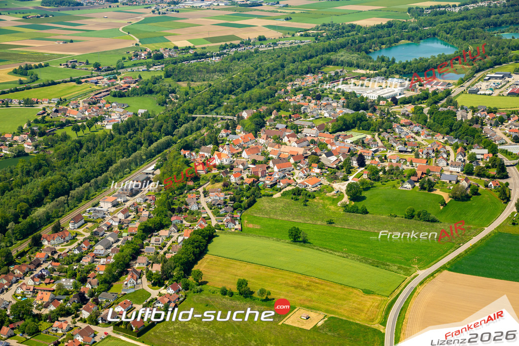 Das Luftbild zeigt  Kellmünz an der Iller - Die Luftaufnahme wurde 2023 vom UL-Flugzeug aus erstellt ( keine Drohne ) - Hochauflösende Luftaufnahme - Für grossformatige Ausdrucke geeignet. Die Geschenkidee !Mit Lizenz und Bildrechte bestellbar
