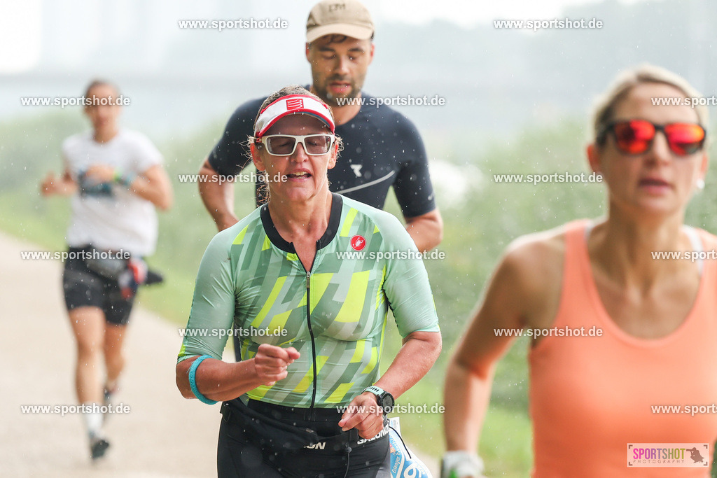 LUR_1301 | 34. M-net Erlanger Triathlon 2025 #erlangertriathlon  #mnettriathlon2025 #mnettriathlon #team #olympischedistanz #mitteldistanz #triathlon #maindonaukanal  #erlangertriathlon2025 #yourpictrs #tv1848 #tv1848erlangen  #triathlonbayern #sportinerlangen #demsportverbunden #sportshot_your_pictrs Copyright: www.sportshot.de