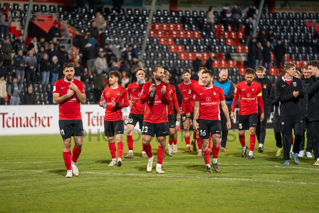 SG Sonnenhof Grossaspach vs. SSV Ulm 1846 Fussball, Fussball, WFV-Pokal, Viertelfinale, 01.04.2026 | SG Sonnenhof Grossaspach kommt nach dem Sieg in die Fankurve zum jubeln,SG Sonnenhof Grossaspach vs. SSV Ulm 1846 Fussball, Fussball, WFV-Pokal, Viertelfinale, 01.04.2026