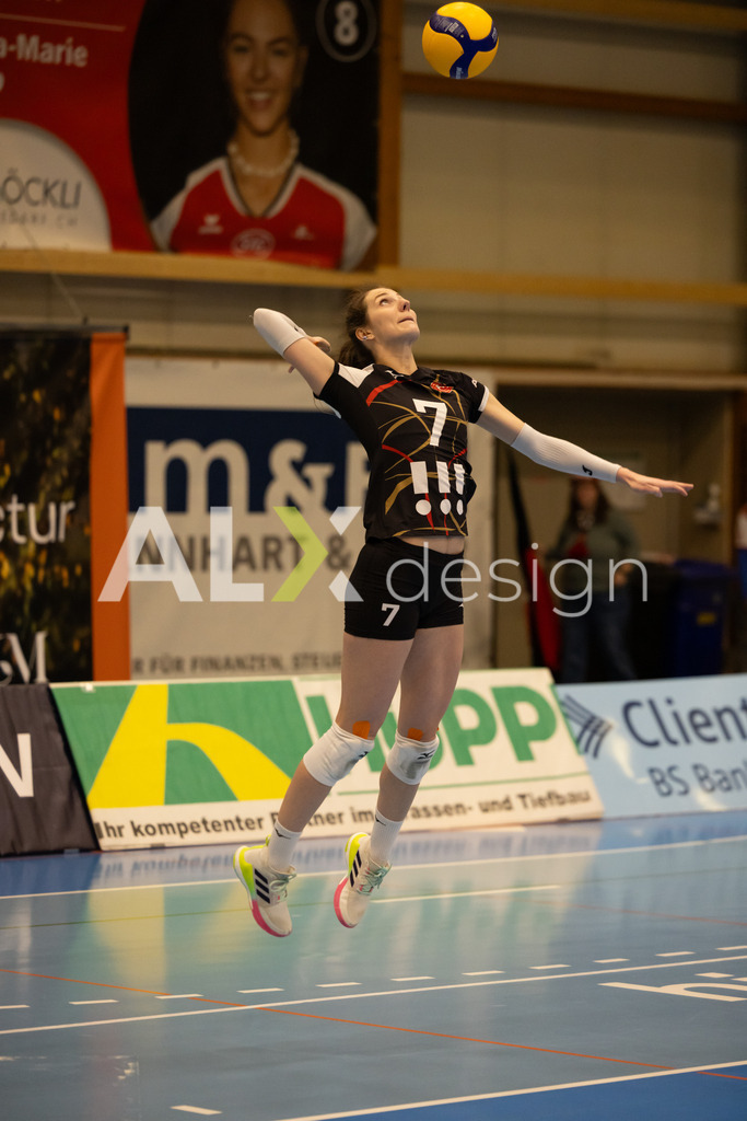 Volleyball I Frauen I Saison 2025-2026 I CEV Volleyball Challenge Cup 2026 | Women I 16th Finals I VC Kanti Schaffhausen - TJ Ostrava I 03.12.2025 | TJ Ostrava - 7 Andrea Štrbová (SVK) – Diagonalangriff - Realisiert mit Pictrs.com