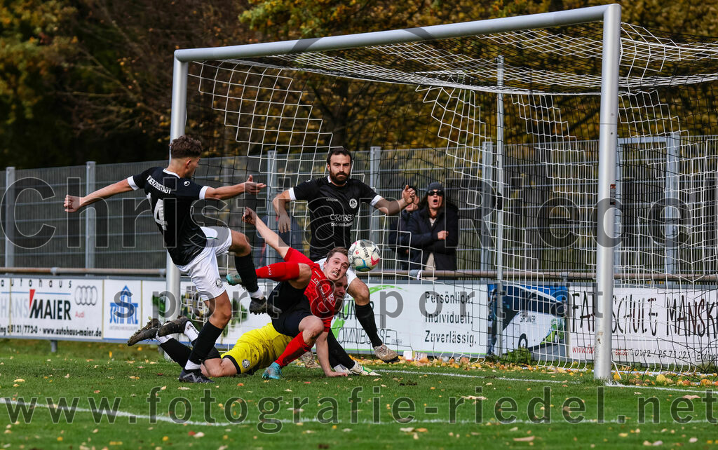 2023-11-05_066_FC_Herzogstadt_gegen_TuS_Oberding | Erding, Deutschland, 05.11.2023:
Fußball, Kreisklasse 2023 / 2024, 14. Spieltag, FC Herzogstadt gegen TuS Oberding, Endergebnis: 4:5

Dardan Recica (FC Herzogstadt, #14), Sebastian Stemmer (TuS Oberding, #7), Torwart Florian Leininger (FC Herzogstadt, #22), Christoph Greckl (FC Herzogstadt, #5)

Foto: Christian Riedel / fotografie-riedel.net
