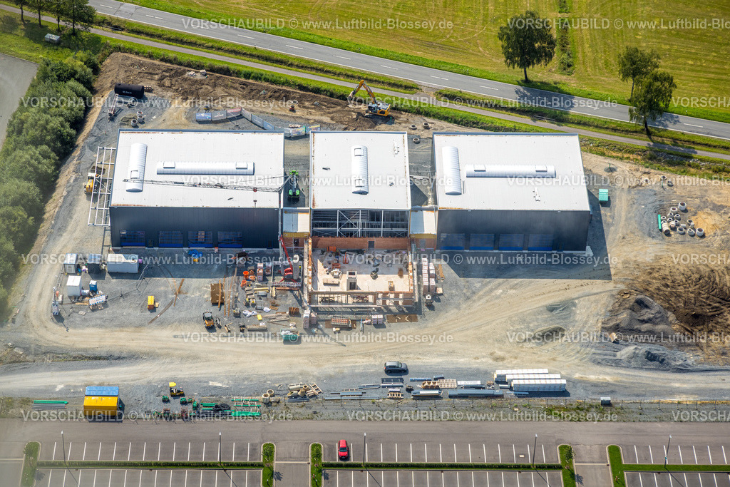 Meschede250807414 | Luftbild, Gewerbegebiet Enste-Süd mit Solarpark Enste an der Autobahn A46, Baustelle mit Neubau Logistikzentrum Briloner Leuchten GmbH, Enste, Meschede, Sauerland, Nordrhein-Westfalen, Deutschland