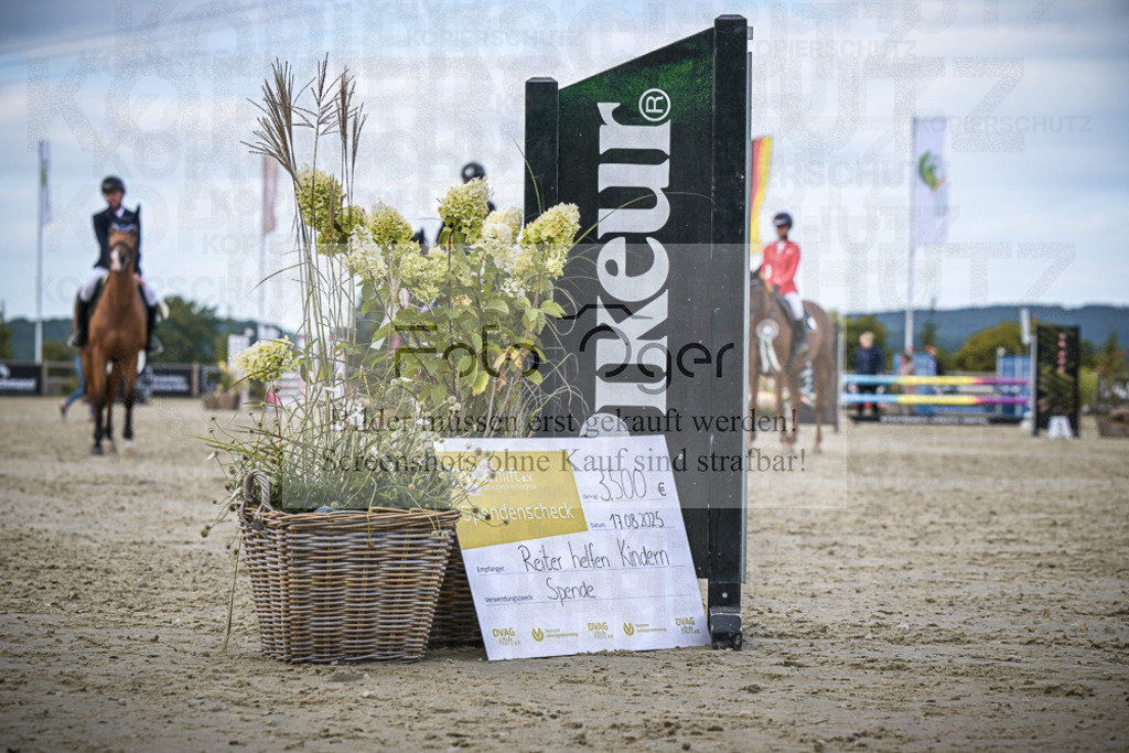 DOS_0033 | Entdecke hochwertige Reitturnierfotos von Foto Oger. Professionell, emotional und authentisch – jetzt Lieblingsmomente im Shop bestellen.Deutschlandweite Turnierfotografie. - Realisiert mit Pictrs.com