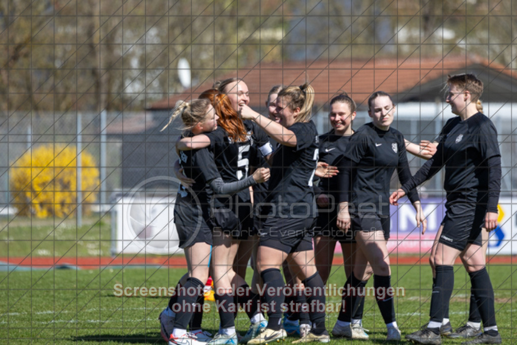 20250406_143502_0377 | #,1.FC Donzdorf (rot) vs. SV Jungingen (schwarz), Fussball, Frauen-Verbandsliga Württemberg, 16. Spieltag, Saison 2024/2025, Rasenplatz Lautertal Stadion, Süßener Straße 16, 73072 Donzdorf, 06.04.2025 - 13:00 Uhr,Foto: PhotoPeet-Sportfotografie/Peter Harich