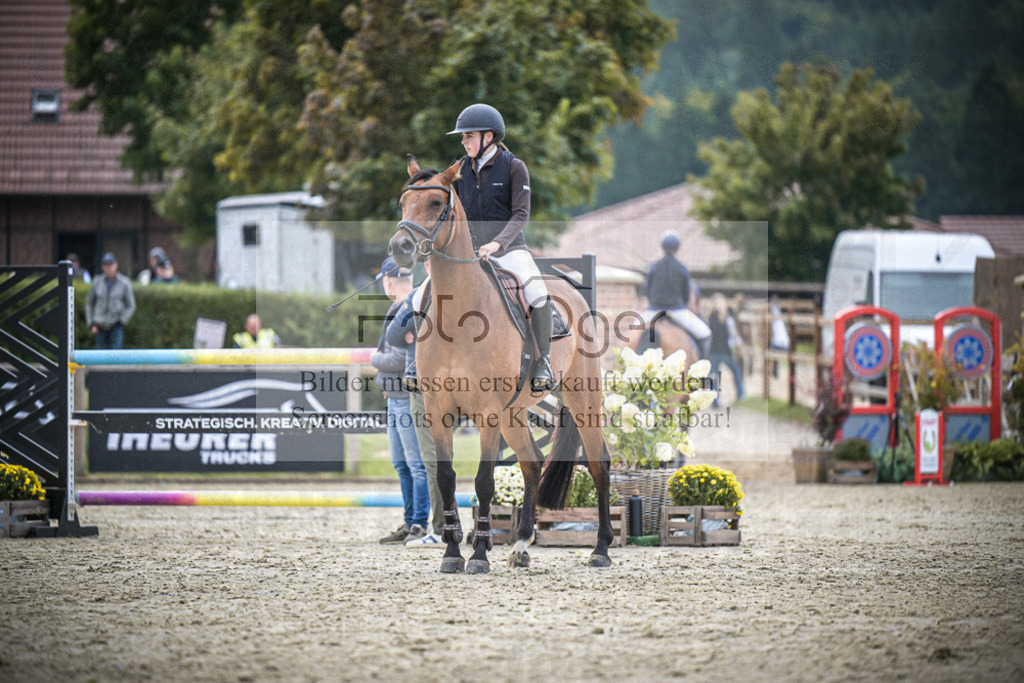 DOS_0439 | Entdecke hochwertige Reitturnierfotos von Foto Oger. Professionell, emotional und authentisch – jetzt Lieblingsmomente im Shop bestellen.Deutschlandweite Turnierfotografie. - Realisiert mit Pictrs.com