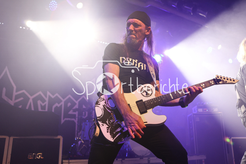 Night Of The Living Trash  | Sacred Reich Gitarrist Wiley Arnett in Aktion beim Auftritt im Backstage Werk in Muenchen