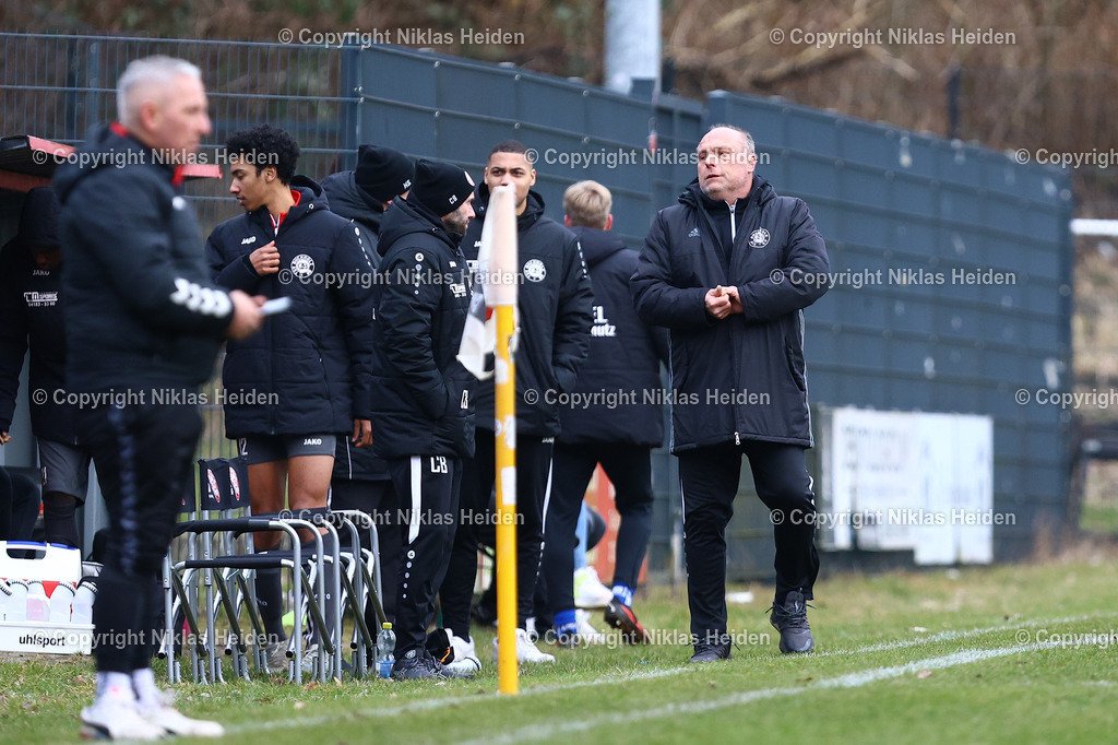 NH_Altona93_TSVBuchholz08_OberligaHamburg_01032025 | Thorsten Schneider (Trainer, TSV Buchholz 08)Fußball I Herren I Gamesright Oberliga Hamburg I Saison 2024-2025 I 25. Spieltag I Altona 93 - TSV Buchholz 08 I 01.03.2025 I Adolf-Jäger-Kampfbahn