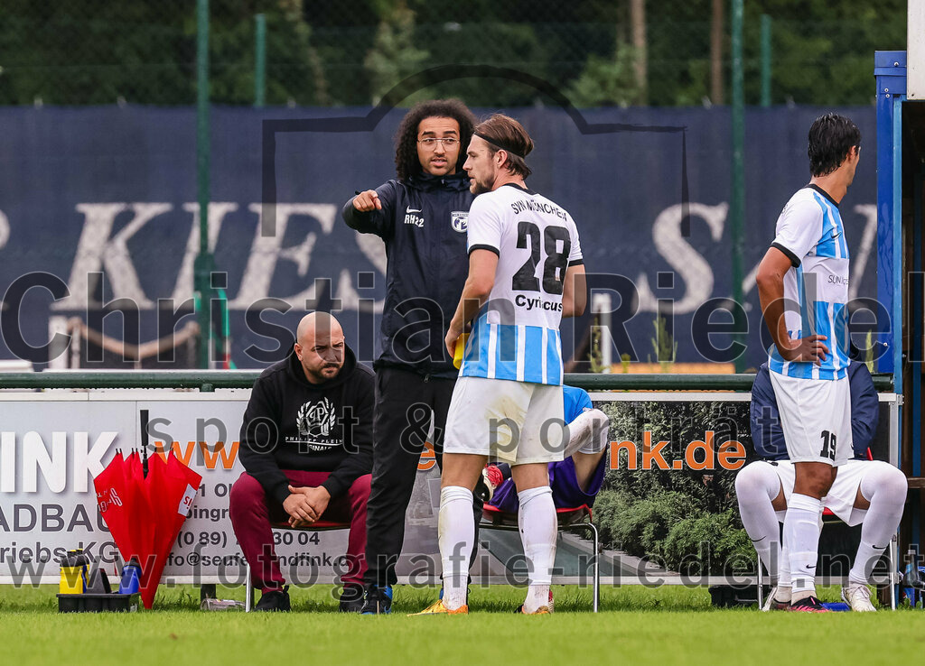 2023-08-05_089_FC_Langengeisling_gegen_SVN_Muenchen | Erding, Deutschland, 05.08.2023:
Fußball, Bezirksliga Oberbayern Ost 2023 / 2024, 2. Spieltag, FC Langengeisling gegen SVN München, Endergebnis: 1:3

Lucas Cyriacus (SVN München, #28)

Foto: Christian Riedel / fotografie-riedel.net