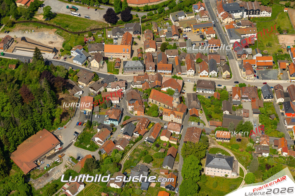 Das Luftbild der Stadt Mitwitz wurde 2022 vom Flugzeug heraus erstellt (keine Drohnen-Aufnahmen) Aufnahmehöhe ca.450 Meter- hohe Bildauflösung und Druck-Qualität. Garantiert!
