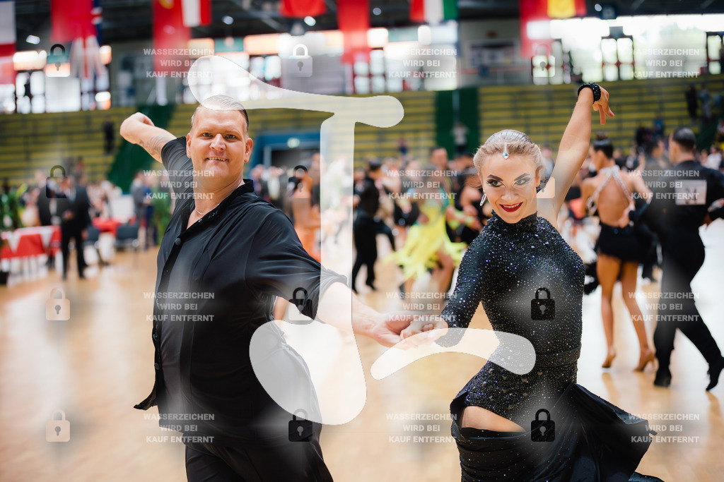 Hessen Tanzt WDSF International Open Latin 67th (16) Denis Bachmann _ Saskia Schmerer (1. TC Ludwigsburg)-2025-05-18-3227 | Webshop for digital downloads and prints of dance sport, event & show photographer Julian Link - Realisiert mit Pictrs.com