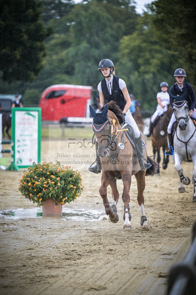 DOS_8274 | Entdecke hochwertige Reitturnierfotos von Foto Oger. Professionell, emotional und authentisch – jetzt Lieblingsmomente im Shop bestellen.Deutschlandweite Turnierfotografie. - Realisiert mit Pictrs.com