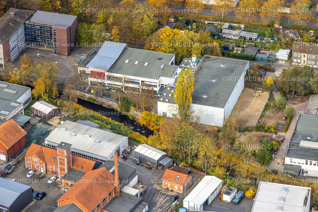 Hagen251101129 | Luftbild, Grundschule Geweke, herbstliche Bäume, Haspe, Hagen, Ruhrgebiet, Nordrhein-Westfalen, Deutschland