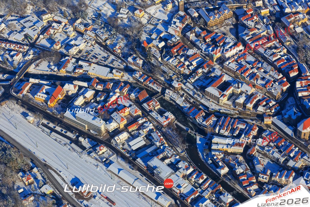 Die Luftaufnahme der Stadt Kronach wurde vom UL-Flugzeug heraus erstellt ( keine Drohne )- hohe Auflösung für beste Qualität
