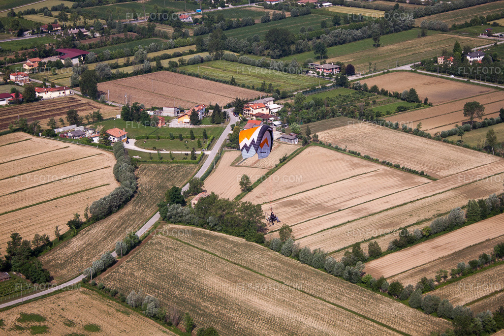 Aerial view: View of the town in Settimo in the state Veneto, Italy.Photo: IMG_50390.jpg taken on 06/08/2012 by Werner Riehm/FLY-FOTO.comResolution of the original: 4752 x 3168 px
