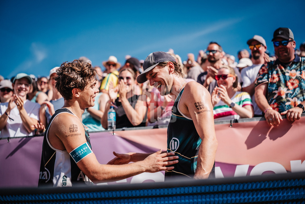 Beachvolleyball | Männer | Deutsche Meisterschaften 2025 Timmendorfer Strand | 07.09.2025 | v.l. Lui Wüst und Paul Henning jubeln nach dem Sieg im Halbfinale