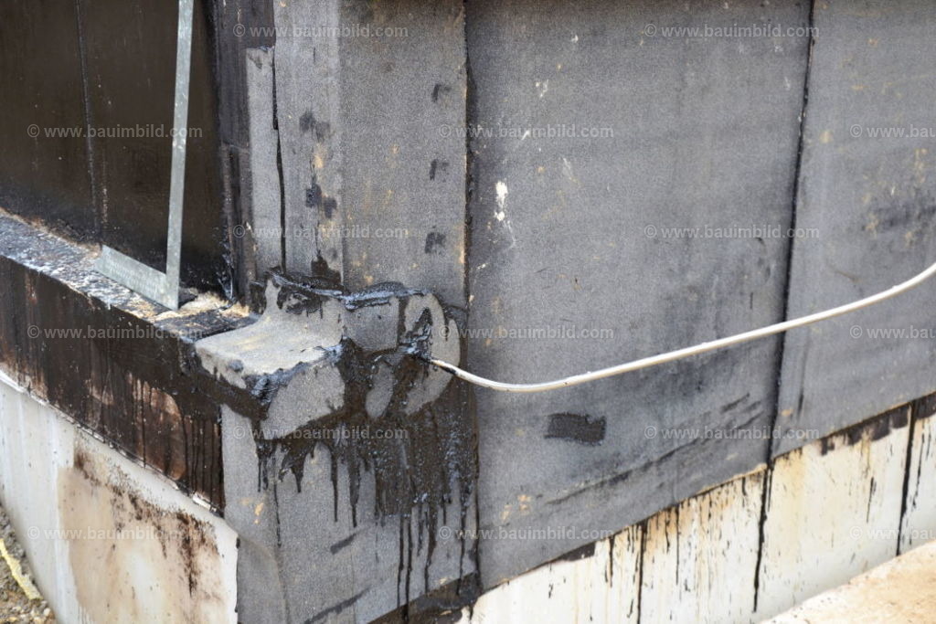 bib-lg05-abdichtungen-0014 | Nach LV-Leistungsgruppen sortierte Detailfotos über den Bau eines Hauses. Alle Hausbau-Bilder direkt vom Urheber und Autor der Website Haus-Selber-Bauen.com