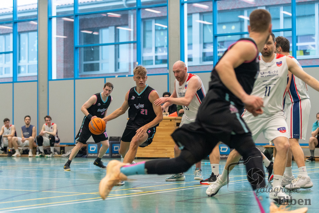 VFL Rastede-Westerstede 3 | VFL Rastede (weiß)-Westerstede 3 (schwarz) am 22.02.2026 in Rastede (Sporthalle); Photo: Philip Eiben 2025 - Realisiert mit Pictrs.com
