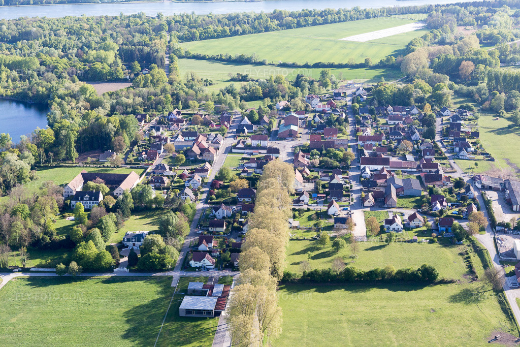 Aerial view: View of the town in Fort-Louis in the state Bas-Rhin, France.Photo: IMG_099070.jpg taken on 04/23/2017 by Werner Riehm/FLY-FOTO.comResolution of the original: 5472 x 3648 px