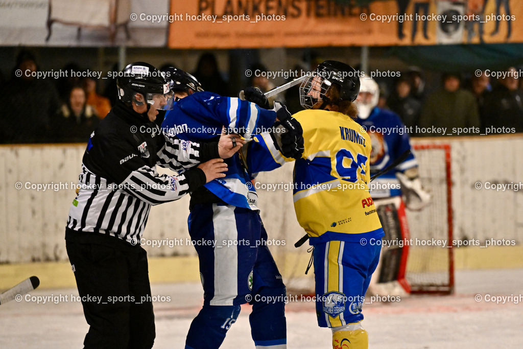 ELV Zauchen vs. EC Tigers Paternion  | ALTERSBERGER Roland Referee, #15 Rauter Johann EC Tigers Paternion, #95 Krumpl Kevin ELV Zauchen, ELV Zauchen vs. EC Tigers Paternion , ELV Zauchen vs. EC Tigers Paternion  am 02.01.2025 in Eisoval Zauchen (Stadthalle Villach), Austria, (Photo by Bernd Stefan)