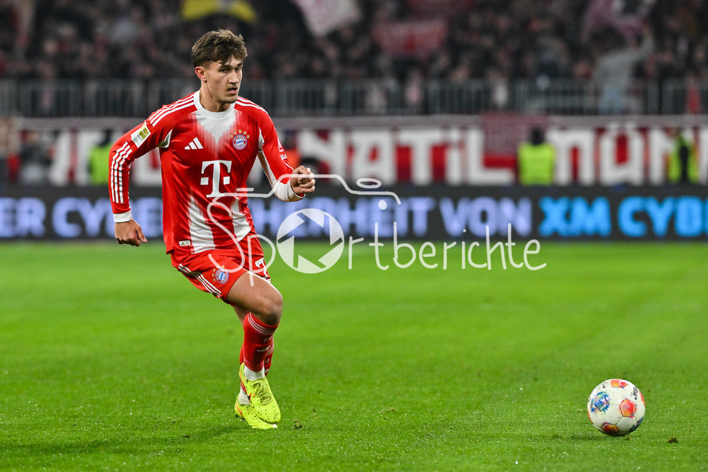 FC Bayern München - 1. FSV Mainz 05 | MUNICH, GERMANY - 14. DECEMBER: am Ball TOM BISCHOF (FC Bayern Munich 20)  / Einzelfoto / Freisteller  während dem Bundesligamatch zwischen dem FC Bayern München und dem 1. FSV Mainz 05 am 14. Spieltag in der Allianz Arena / DFL REGULATIONS PROHIBIT ANY USE OF PHOTOGRAPHS AS IMAGE SEQUENCES AND/OR QUASI-VIDEO