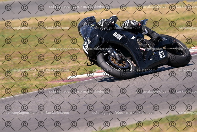 26bt04-2003 | markuskiefer.com - Realisiert mit Pictrs.com