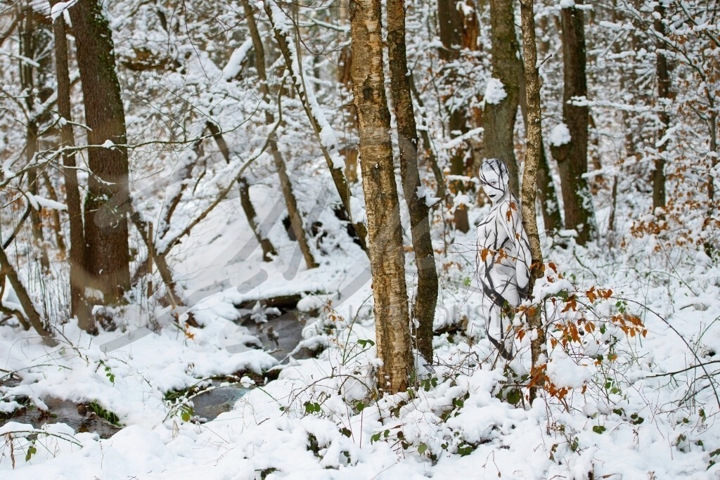 NatureArt-SNOWSOLLING_162114b1 | Schneefrau im Wald | #011 | Modell: Darky | Foto: Carsten Dauer - Realisiert mit Pictrs.com