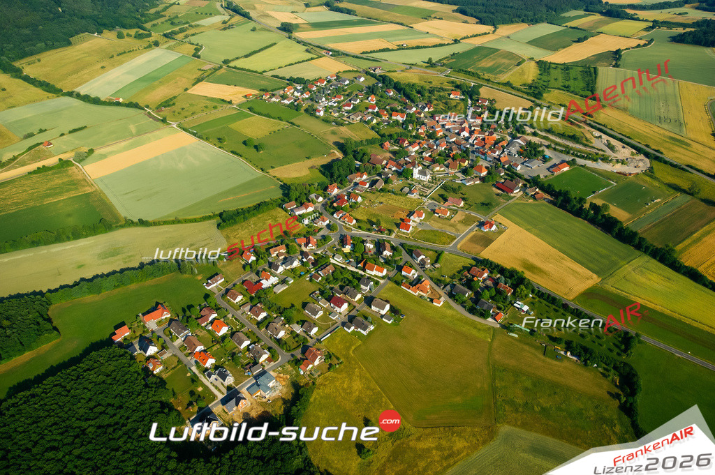Die Luftaufnahme der Stadt Buttenheim wurde vom UL-Flugzeug heraus erstellt ( keine Drohne )- hohe Auflösung für beste Qualität