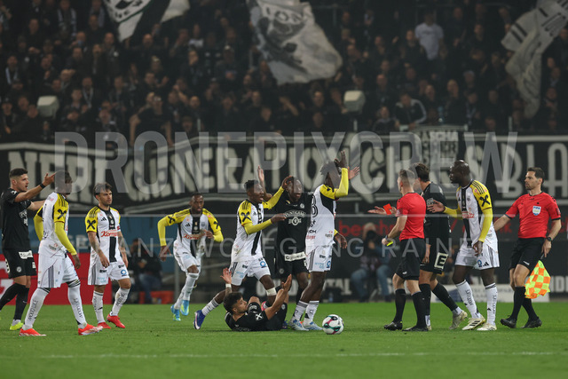SK Puntigamer Sturm Graz vs LASK – Championship Group    | Graz, Austria, 22.Apr.26 - SOCCER - ADMIRAL Bundesliga, SK Puntigamer Sturm Graz vs LASK. The image shows heavy emotions after red card by both teams.      